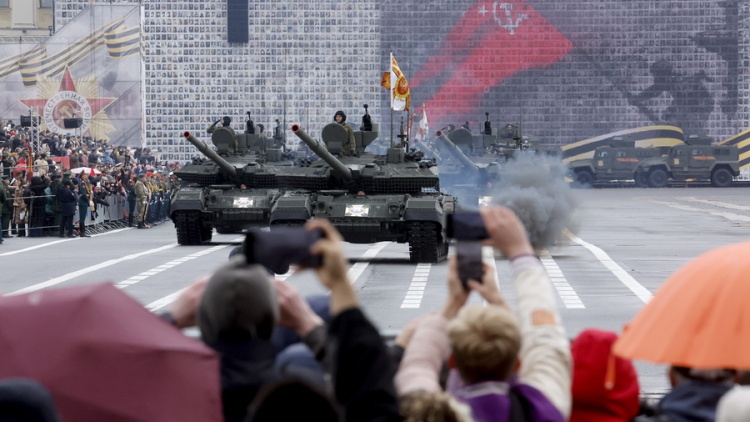 Χωρίς τανκς και πυραυλικά συστήματα: Οι πιέσεις στο ουκρανικό μέτωπο «ψαλιδίζουν» τη φετινή παρέλαση Νίκης στη Μόσχα