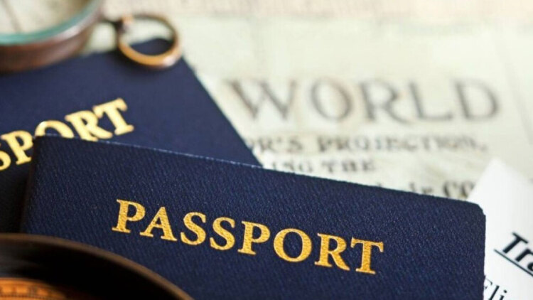 Οι ΗΠΑ εξετάζουν την επιβολή εγγυήσεων έως 15.000 δολάρια σε ταξιδιώτες από «επίφοβες» χώρες
