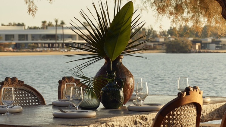 Βγαίνουμε για φαγητό στη Γλυφάδα: 8 επιλογές κοντά στη θάλασσα