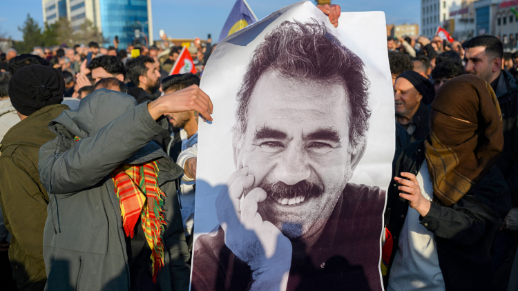 Νομοσχέδιο για τη διάλυση και τον αφοπλισμό του PKK κατατέθηκε στην τουρκική εθνοσυνέλευση