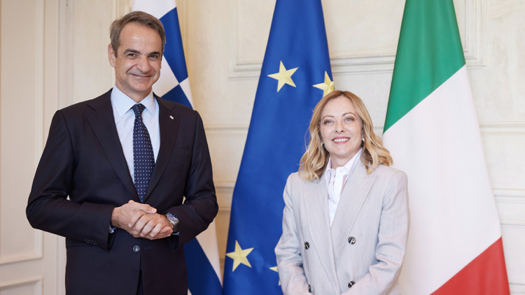 FT: Ελλάδα και Ιταλία πιέζουν την ΕΕ για χαλάρωση των δημοσιονομικών κανόνων, τι ζήτησαν Μητσοτάκης και Μελόνι από την φον ντερ Λάιεν