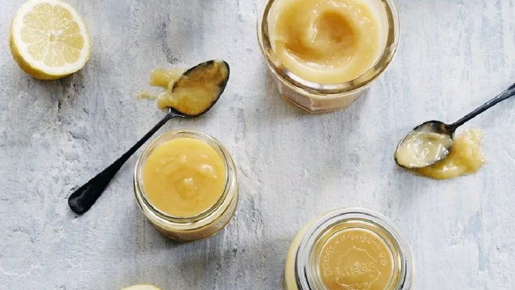 Εύκολη και αρωματική κρέμα λεμονιού στο σπίτι με 4 υλικά