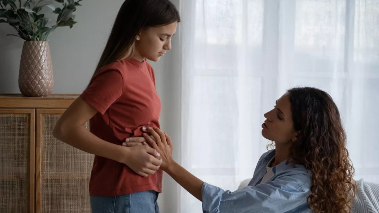 Εφηβεία: Η συνήθεια που φέρνει αργοπορημένα την πρώτη περίοδο στα κορίτσια
