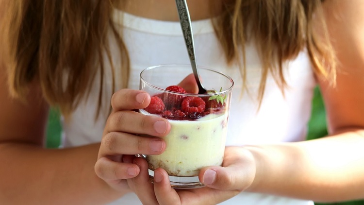 5 ιδιαίτερα επιδόρπια με γιαούρτι για μικρούς και μεγάλους