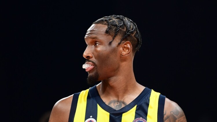 «Βόμβα» στο NBA: Ο Νάιτζελ Χέις-Ντέιβις στους Μπακς του Αντετοκούνμπο