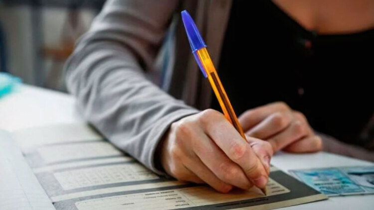 Με το μάθημα των Αγγλικών ξεκίνησαν σήμερα οι Πανελλαδικές στα ειδικά μαθήματα - Δείτε τα θέματα
