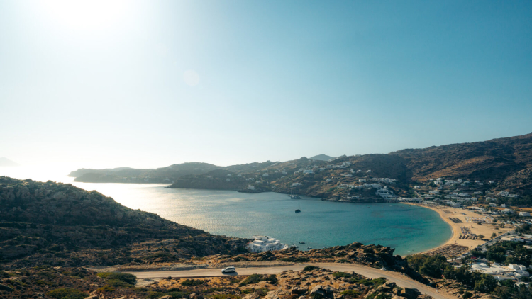 Διακοπές στην Ίο: Εξερευνώντας τα χωριά και τους οικισμούς της