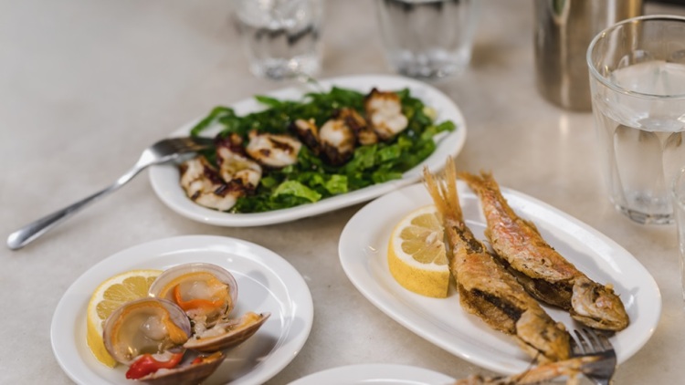 8 παραδοσιακά τσιπουράδικα στον Βόλο