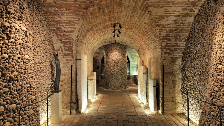 
Υπόγεια Ευρώπη: Κατακόμβες, στοές και ναοί κάτω από τον δρόμο
