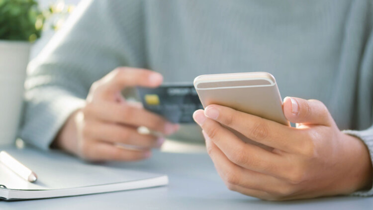 Τηλεφωνικές απάτες και στη Γερμανία: Πατέρας και κόρη παγίδευσαν δύο φορές δήθεν αστυνομικούς που ζητούσαν χιλιάδες ευρώ
