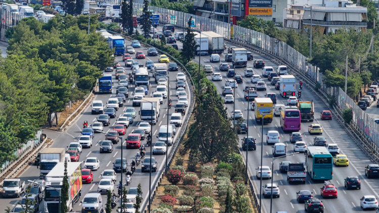 Μποτιλιάρισμα στον Κηφισό, πάνω από 60 λεπτά καθυστερήσεις στην Αττική Οδό στο ρεύμα προς Ελευσίνα - Σε εξέλιξη η έξοδος του Αγίου Πνεύματος