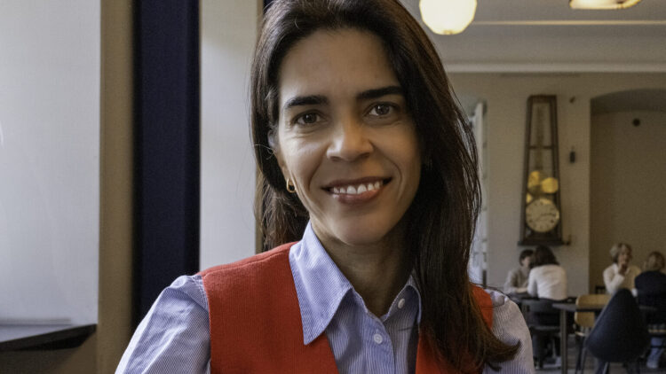 Πού πίνει καφέ μια Βραζιλιάνα στην Αθήνα;
