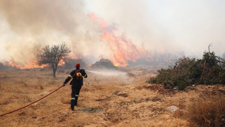 Πάνω από 70 συλλήψεις και σχεδόν 400.000 ευρώ πρόστιμα για πυρκαγιές από την αρχή του έτους