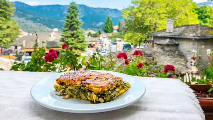 7 ηπειρώτικες πίτες: Φτιάχνουμε πλασίντα, κοθρόπιτα, μπατσαριά, και άλλες που λατρεύουμε