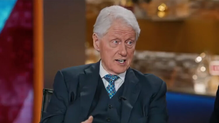 O Κλίντον καλεί τους Αμερικανούς να υψώσουν τη φωνή τους μετά τους θανάτους στη Μινεάπολη