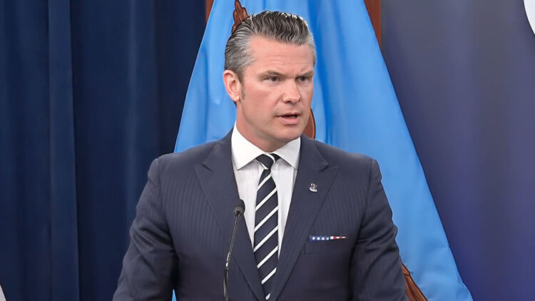 Χέγκσεθ για Ιράν: Οι ΗΠΑ και ο Τραμπ θα καθορίσουν τους όρους παράδοσης 