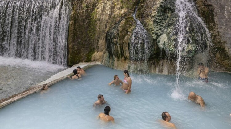 Βουτιές ευεξίας στα spa της ελληνικής Φύσης