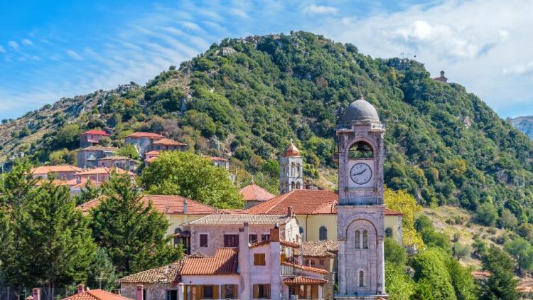 5 δροσεροί προορισμοί στην Ελλάδα για διακοπές
