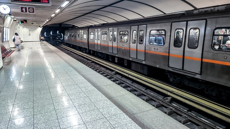 Νεκρός 65χρονος που έπεσε στις γραμμές του μετρό - Κανονικά η κυκλοφορία στη «κόκκινη» Γραμμή στο Σύνταγμα