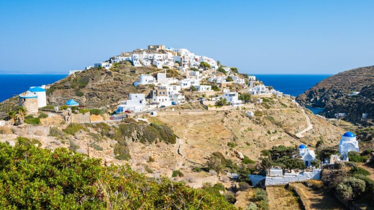 Διασχίζοντας το Μονοπάτι προς το μαγευτικό Κάστρο Σίφνου

