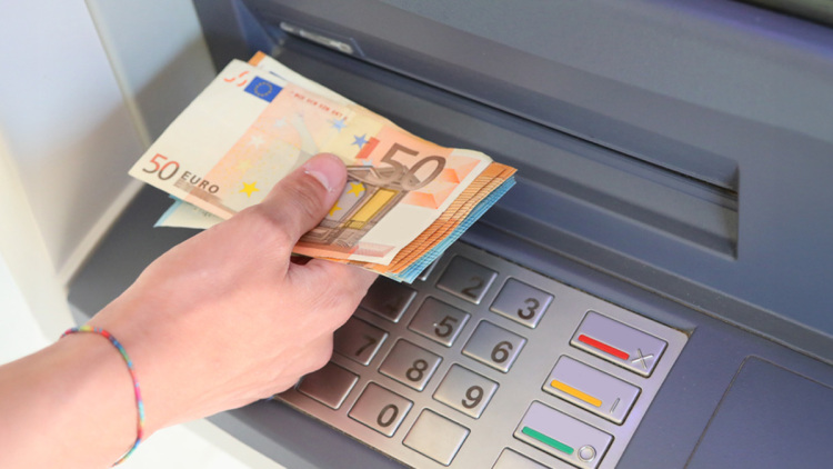 Επίδομα 250 ευρώ: Ποιοι το χάνουν, πότε θα δοθεί
