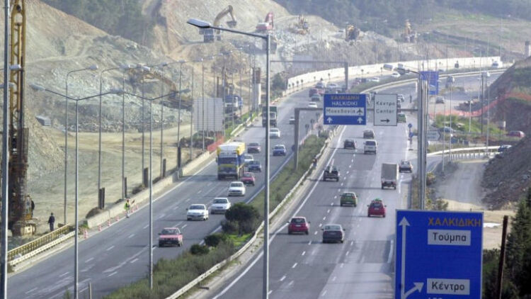 Καραμπόλα με οκτώ αυτοκίνητα στον Περιφερειακό Θεσσαλονίκης - Πέντε τραυματίες, οι τρεις ανήλικοι