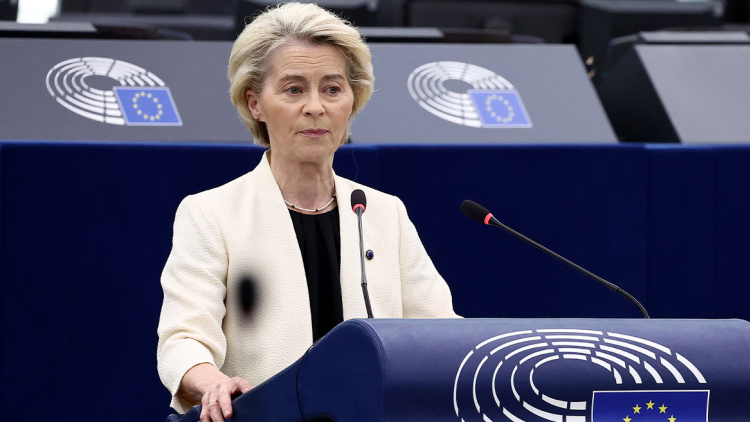 Politico: Το σχέδιο της φον ντερ Λάιεν για να φέρει τον Καναδά στη σφαίρα επιρροής της Ευρώπης, οι «πρωτοφανείς» συμφωνίες που συζητιούνται