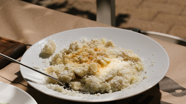 Τζόλια, τα αρβανίτικα ζυμαρικά της χασαποταβέρνας «Κριεκούκης»