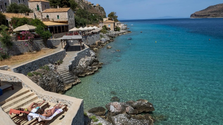 6 προορισμοί στην ηπειρωτική Ελλάδα που μοιάζουν με νησί