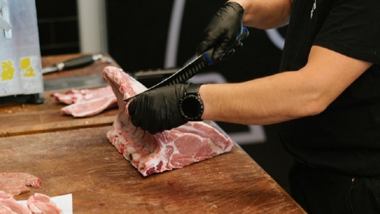 Κριεκούκης: Η χασαποταβέρνα στη Μάνδρα με ιστορία πάνω από μισό αιώνα