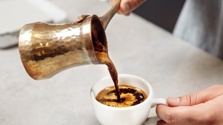 Γιατί ο ελληνικός είναι ο καλύτερος καφές να ξεκινήσουμε τη μέρα