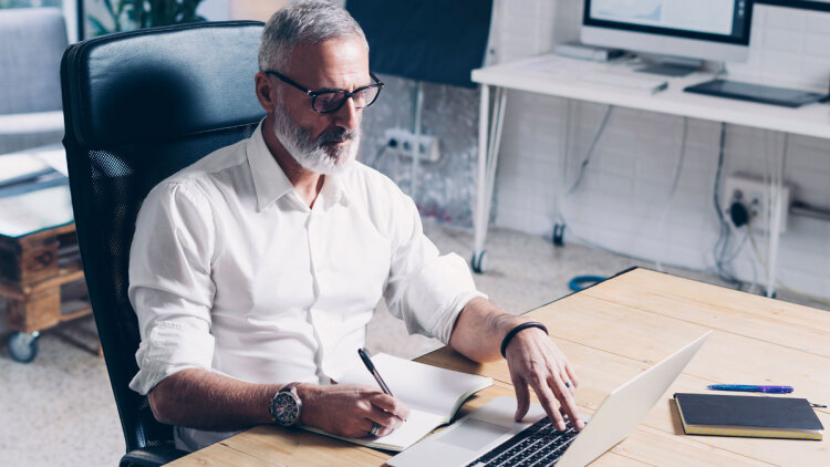 Πώς αμείβονται οι εργαζόμενοι για την αργία της 25ης Μαρτίου
