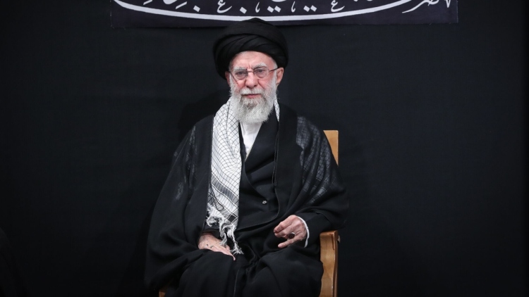 Το Ιράν φλέγεται και ο Χαμενεΐ επιτίθεται στον Τραμπ: Να κοιτάξει τα δικά του προβλήματα, οι βάνδαλοι βγήκαν στους δρόμους για να τον ευχαριστήσουν