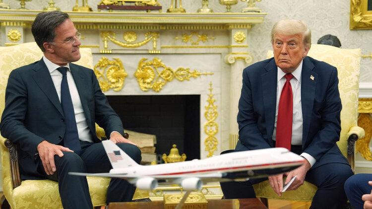 Ο Τραμπ συζητά την έξοδο των ΗΠΑ από το NATO: Δοκιμάστηκε και απέτυχε λέει ο Λευκός Οίκος