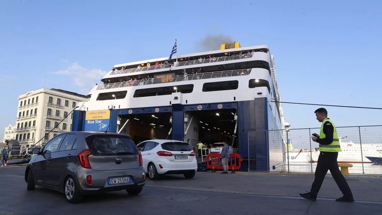 ΙΕΛΚΑ: Ένας στους δυο Έλληνες σχεδιάζουν να κάνουν διακοπές εφέτος, κερδίζουν έδαφος οι οικονομικοί τύποι διακοπών