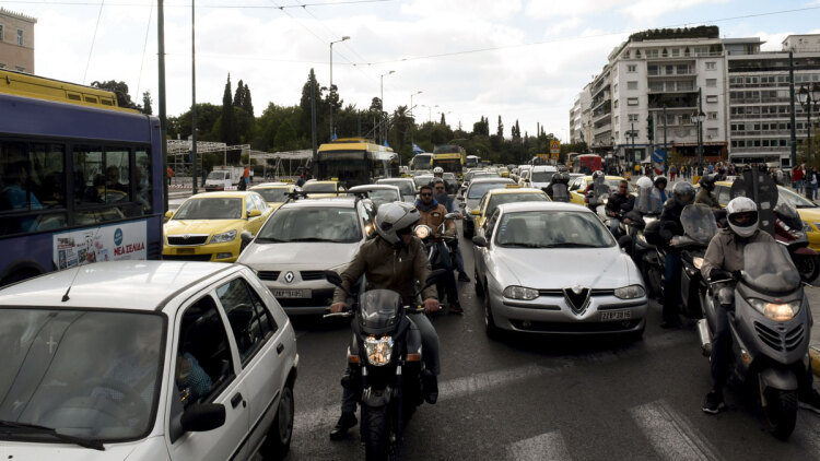 Live ην κίνηση τώρα: Μεγάλη ταλαιπωρία σε Κηφισό, Αττική Οδό και Σκαραμαγκά - Στο κόκκινο το κέντρο της Αθήνας 