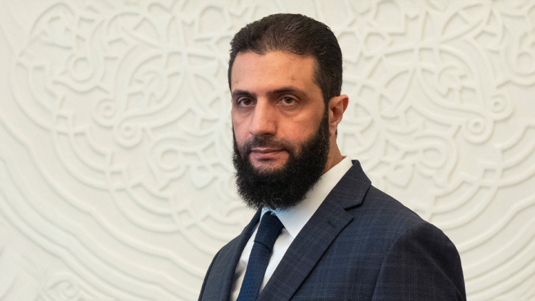 Η Βρετανία ανακοίνωσε άρση κυρώσεων κατά του Αλ-Σαράα, θα ακολουθήσει η ΕΕ