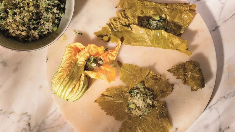 Σκισμένα αμπελόφυλλα; Δεν τα πετάμε - Φτιάχνουμε μαζί τους 4 πεντανόστιμες, no waste συνταγές