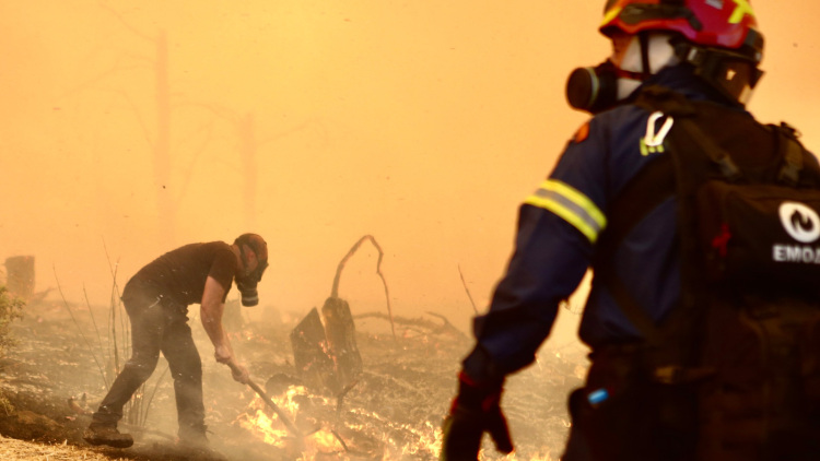 Φωτιά στους Φιλιάτες Θεσπρωτίας - Επιχειρούν 4 εναέρια, εστάλη μήνυμα 112 για ετοιμότητα