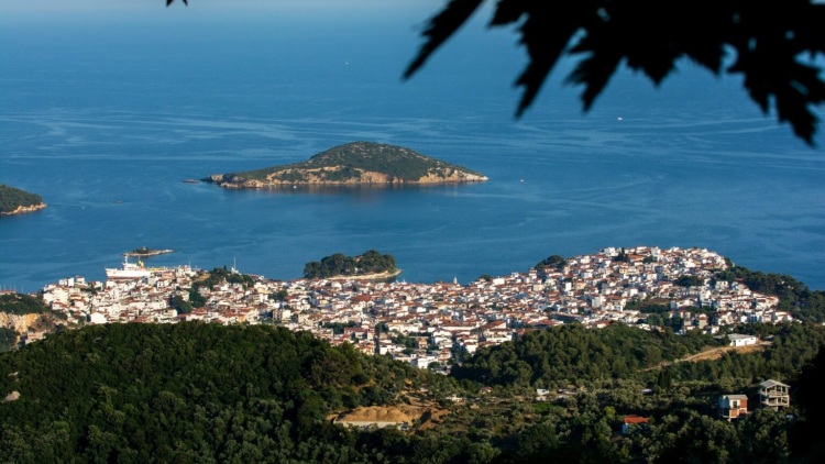Διακοπές στη Σκιάθο: Οι κορυφαίες εμπειρίες στο νησί του Παπαδιαμάντη
