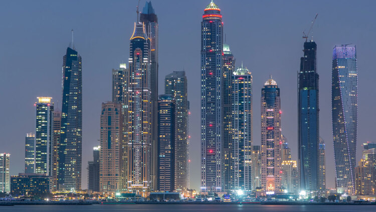 Ισχυρές καταιγίδες απειλούν το Ντουμπάι: Η αστυνομία καλεί τους κατοίκους να αποφεύγουν τις μετακινήσεις, δείτε βίντεο