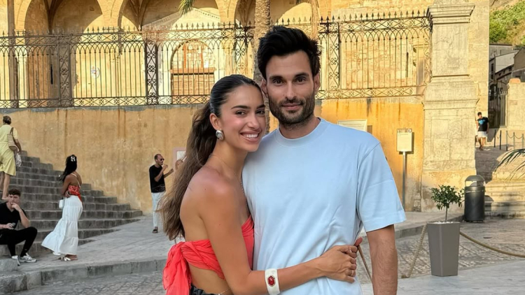 Η Άννα Πρέλεβιτς ανακοίνωσε ότι περιμένει το πρώτο της παιδί με τον Νικήτα Νομικό