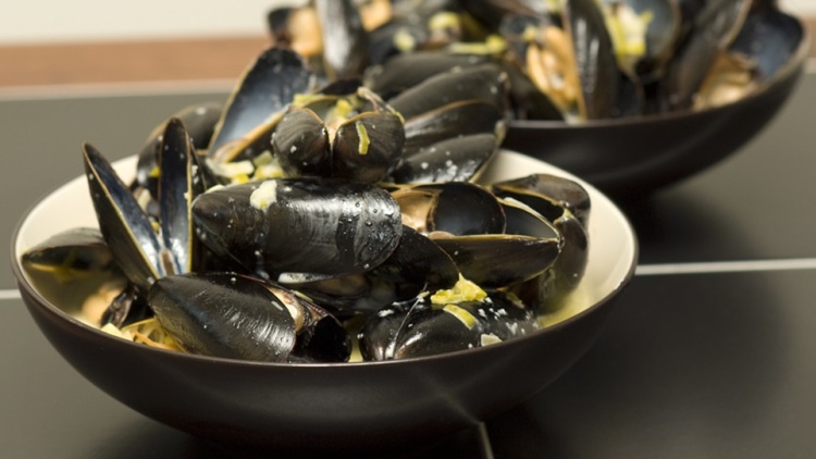 Αυτός είναι ο σωστός τρόπος να καθαρίσετε τα μύδια