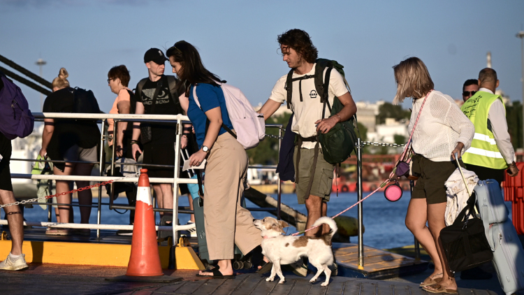Κίνηση στους δρόμους τώρα live: Ουρές από νωρίς το πρωί στο λιμάνι του Πειραιά, καθυστερήσεις και στη Λ.Αθηνών