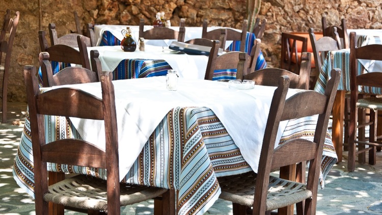 20 ταβέρνες στα Βόρεια για σαρδέλα, κοκκινιστό, μακαρονάδα, αρνί και προβατίνα