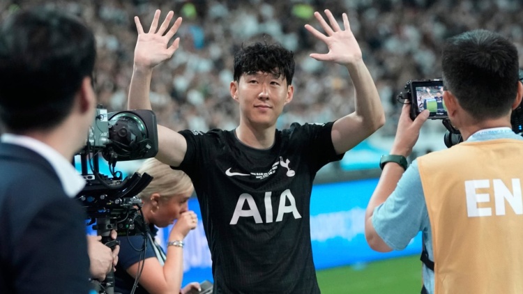 Με χειροκροτήματα, αποθέωση και δάκρυα το τελευταίο ματς του Σον με την Τότεναμ - Βίντεο

