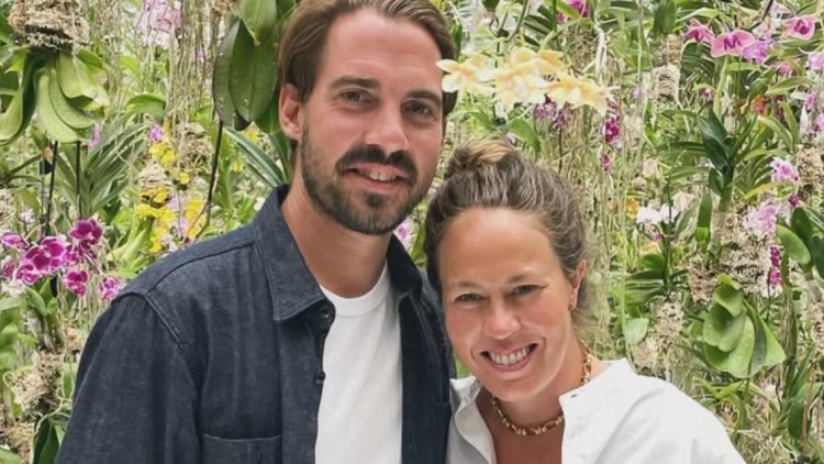 Στην Κέρκυρα για διακοπές ο Φίλιππος Ντε Γκρες και η Νίνα Φλορ