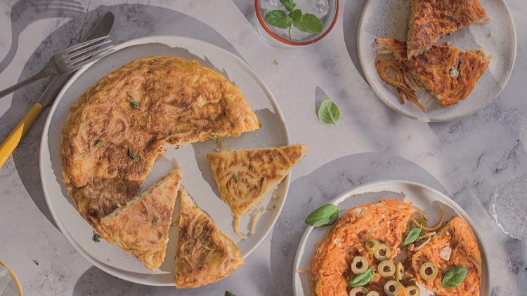 Αυγομακαρονόπιτα σε δύο εκδοχές