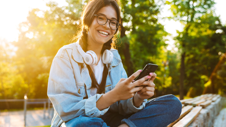 Η γενιά του "τώρα": Πώς η άμεση ικανοποίηση αλλάζει τον τρόπο που ζούμε