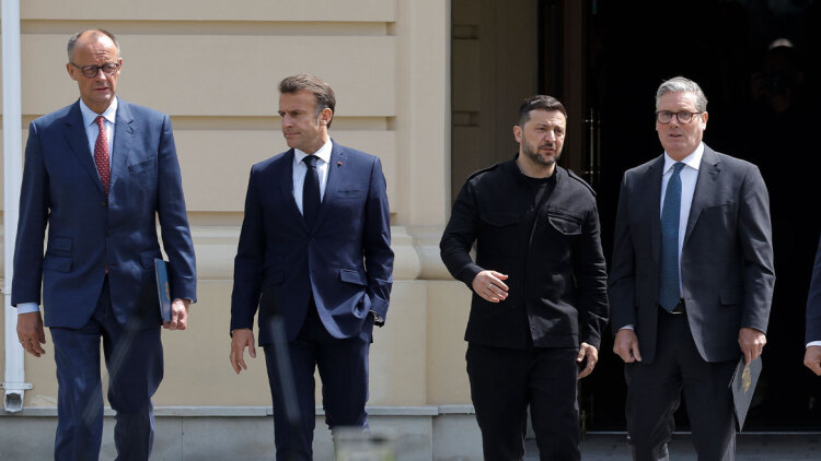 Η Ευρώπη ζητά από τον Τραμπ να επιβάλει κυρώσεις στη Ρωσία πριν τη συνάντηση με Πούτιν - Μερτς: Η στρατιωτική πίεση δεν αρκεί